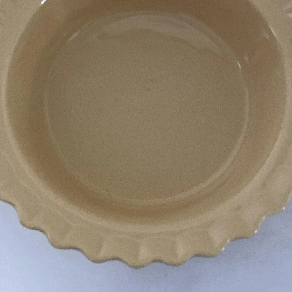 Chantal Yellow Scalloped Edge Pie Dish Freezer Microwave Bake Serve Stoneware
